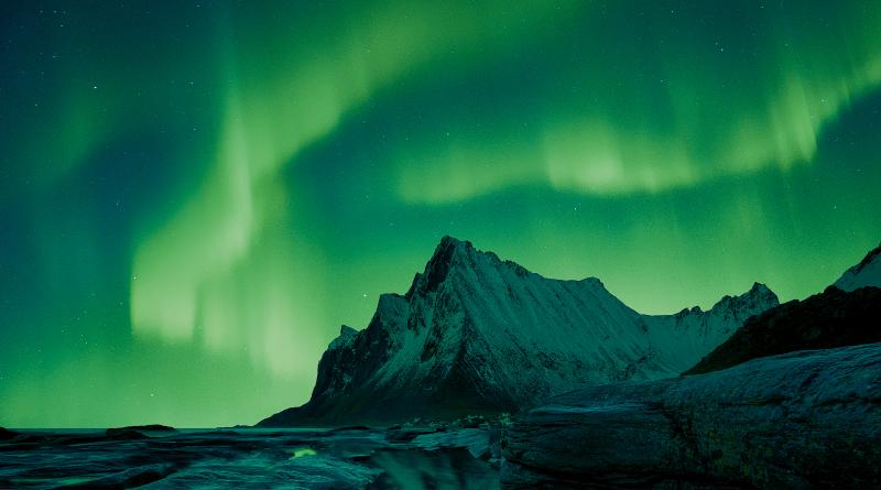 What causes the Northern Lights? Aurora borealis explained | Royal